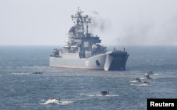 Сили Балтійського флоту ВМФ Росії відпрацьовують висадку морського десанту на полігоні Хмелівка на узбережжі Балтійського моря в Калінінградській області, 4 квітня 2019 року
