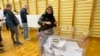 Голосування на одній із виборчих дільниць Варшави 15 жовтня 2023 року