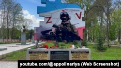 Меморіал у селищі Красногвардійське на честь російських військовослужбовців, убитих під час повномасштабного вторгнення Росії до України. Крим, 20 квітня 2023 року