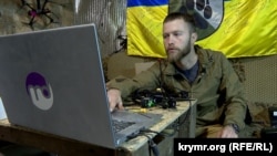 Сергій «Сокіл» готує програмне забезпечення для прошивки FPV-дронів