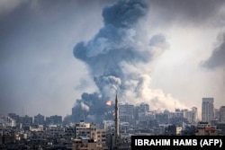 Клуби диму піднімаються над містом Газа після авіаударів Ізраїлю по об'єктах збройного угруповання «Хамас», 12 жовтня 2023 року