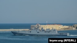 Фрегат «Адмирал Эссен» Чорноморського флоту РФ виходить із Севастопольської бухти. Архівне фото