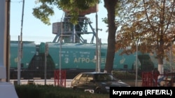 Зерновози ростовського ТОВ «Агро-Фрегат» у морському порту Феодосії, 8 листопада 2023 року