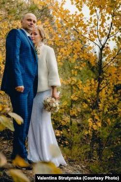 Весільне фото Валентини Струтинської з сімейного архіву.