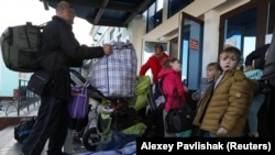 Українці, які за наказом окупаційної влади «евакуювалися» з Херсонщини до Криму напередодні звільнення Херсону, листопад 2022 року