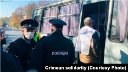 Російська поліція затримує активіста у Криму, архівне фото