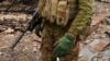 Український боєць біля лінії фронту, Київська область, 31 березня 2022 року. Ілюстраційне фото