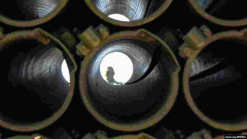 Ленін під прицілом: пам&#39;ятник видно через отвори для пускових снарядів установки &laquo;Град&raquo;