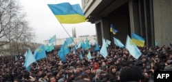 Багатотисячний мітинг на підтримку територіальної цілісності України, скликаний Меджлісом кримськотатарського народу. Сімферополь, 26 лютого 2014 року