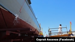 Спуск на воду російського корабля, Керч, архівне фото
