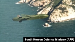 Ракета Taurus у польоті. Випущена з F-15K Fighter Jet ВПС Південної Кореї під час навчань у цій країні, 2017 рік