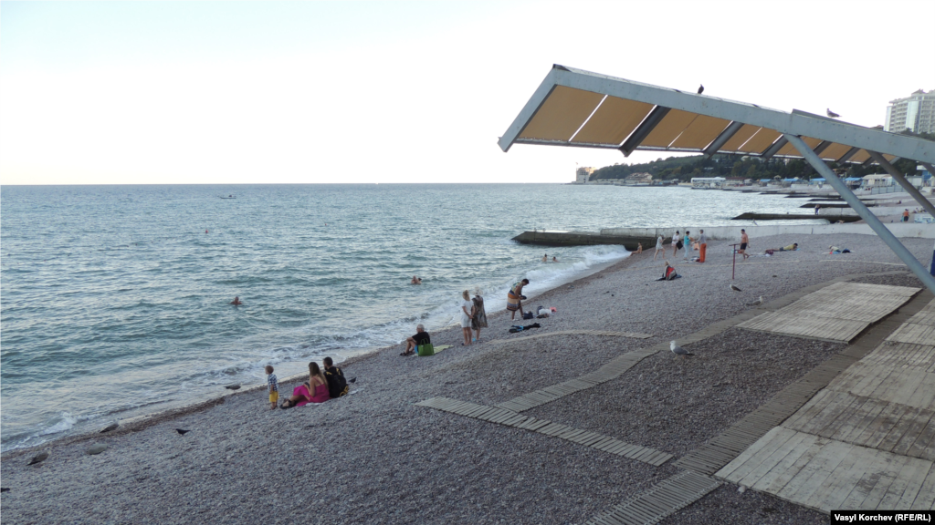 У вересні туристи вважають за краще посидіти на пляжі або влаштувати невеликий пікнік