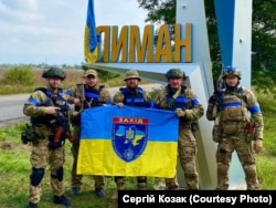 Бійці батальйону Національної поліції України «Захід» після звільнення міста Лиман від російської армії. Лиман, Донецька область, 2 жовтня 2022 року