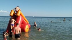 Гірка на пляжі «Горький» в Євпаторії, липень 2020 року