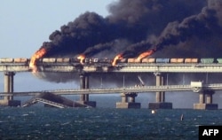 Пожежа на Керченському мосту після вибуху на ньому, 8 жовтня 2022 року