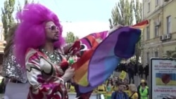 Угрозы и издевательства: как живется ЛГБТ-сообществу в Крыму? (видео)