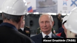 Президент Росії Володимир Путін на заводі «Залив» у Керчі, 20 липня 2020 року
