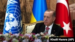 Президент Туреччини Реджеп Тайїп Ердоган під час церемонії підписання угоди, підтриманої ООН, про розблокування експорту зерна з України