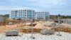 Будівництво апартаментів «Адміральська лагуна» на Солдатському пляжі в Севастополі, квітень 2019 року