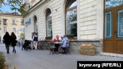 Кафе у Севастополі під час локдауну працюють навинос, листопад 2021 року