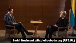Прем’єр-міністерка Литви Інгріда Шимоніте під час запису програми «Суботнє інтерв'ю» та ведучий Сашко Шевченко