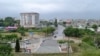 Вулиця Пожарова в Севастополі. У правому нижньому кутку фото – вихід зі старого тунелю-бомбосховища